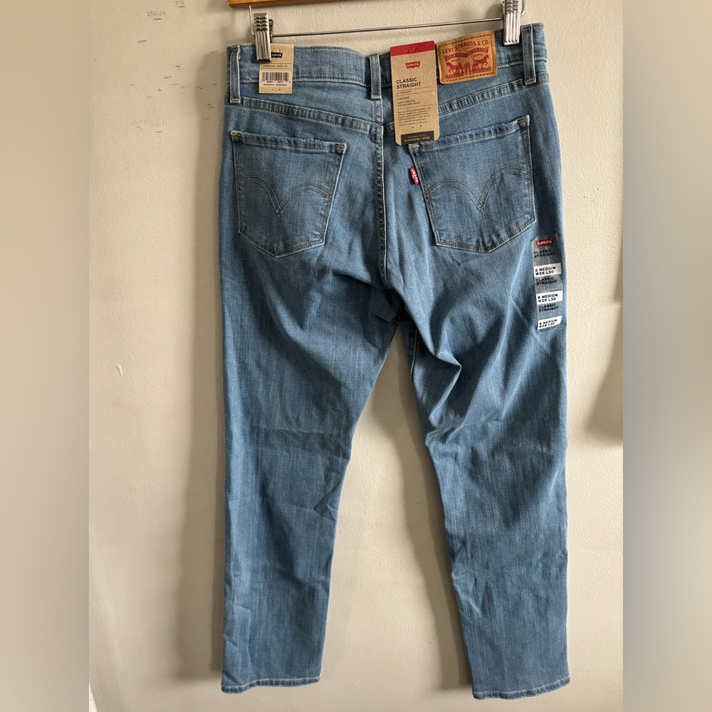 Levi’s woman’s classic straight jeans size 6 new with tag